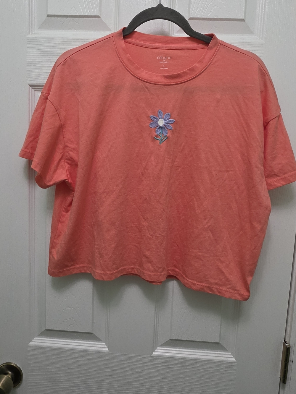 Cabana by Crown & Ivy Pink Coral Cropped Tee Blue Flower Embroidered Large L